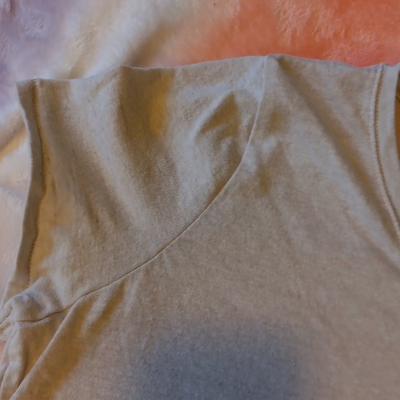 5/$10 Women's Everyday Tee Size Medium - Picture 3 of 7